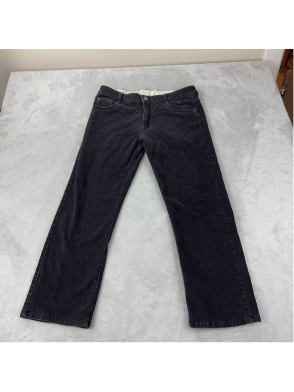Levi's 513 Men's Size 36 W x 26 L Corduroy Jeans Zipper Fly Flared Straight Leg